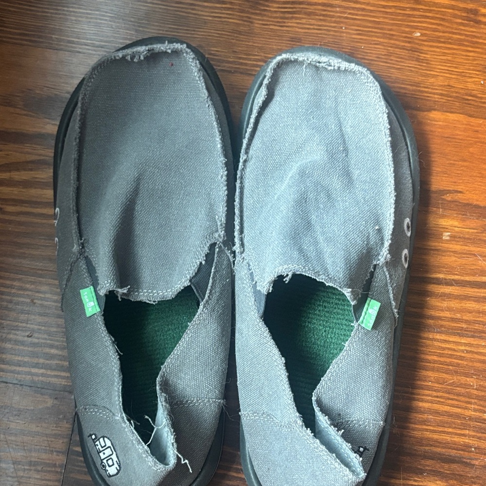 Gray men’s Sanuk’s